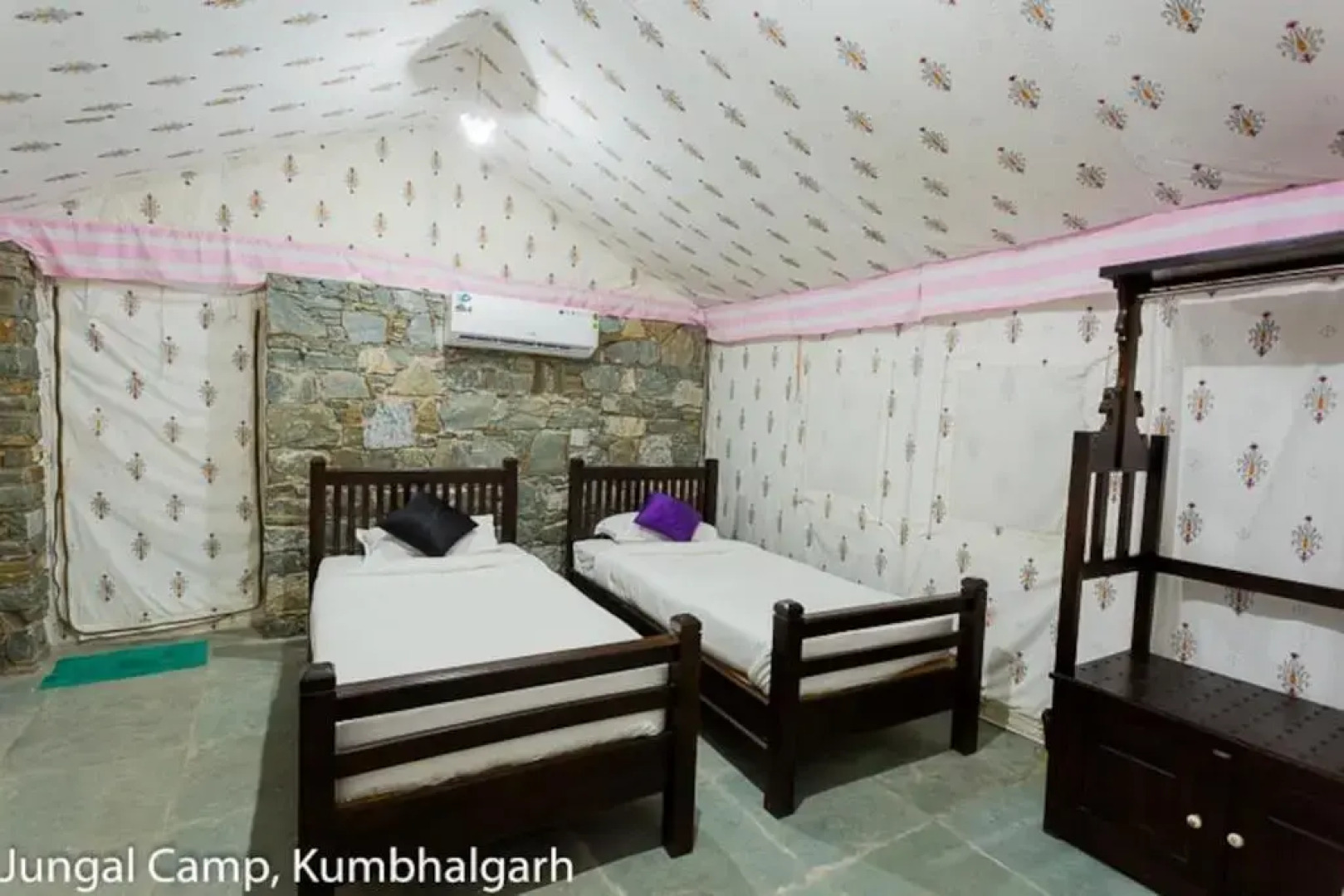 Отель Jungle Camp Resort