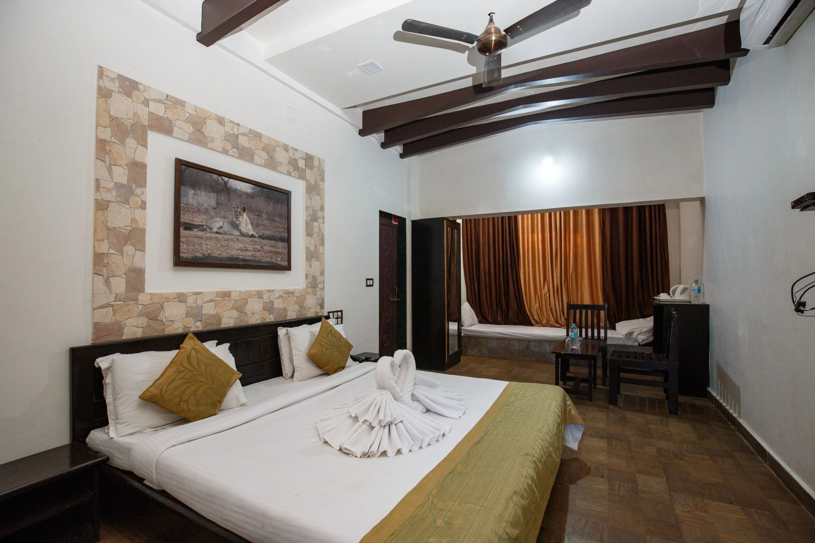 Отель Gir Lions Paw Resort