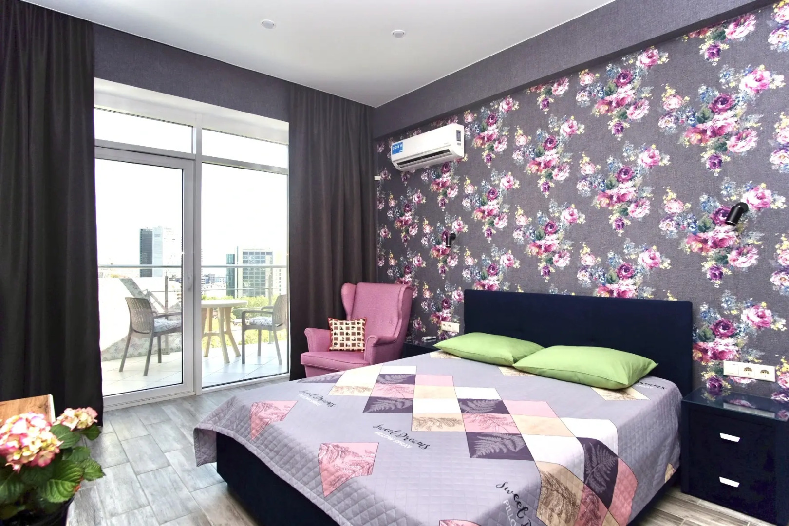 Апартаменты просторные в топовой локации Сочи у Морпорта