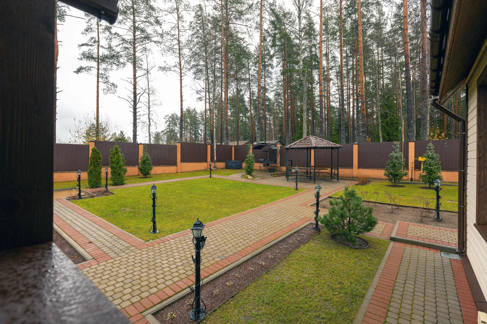 Частный дом WhiteyHouse половина 2