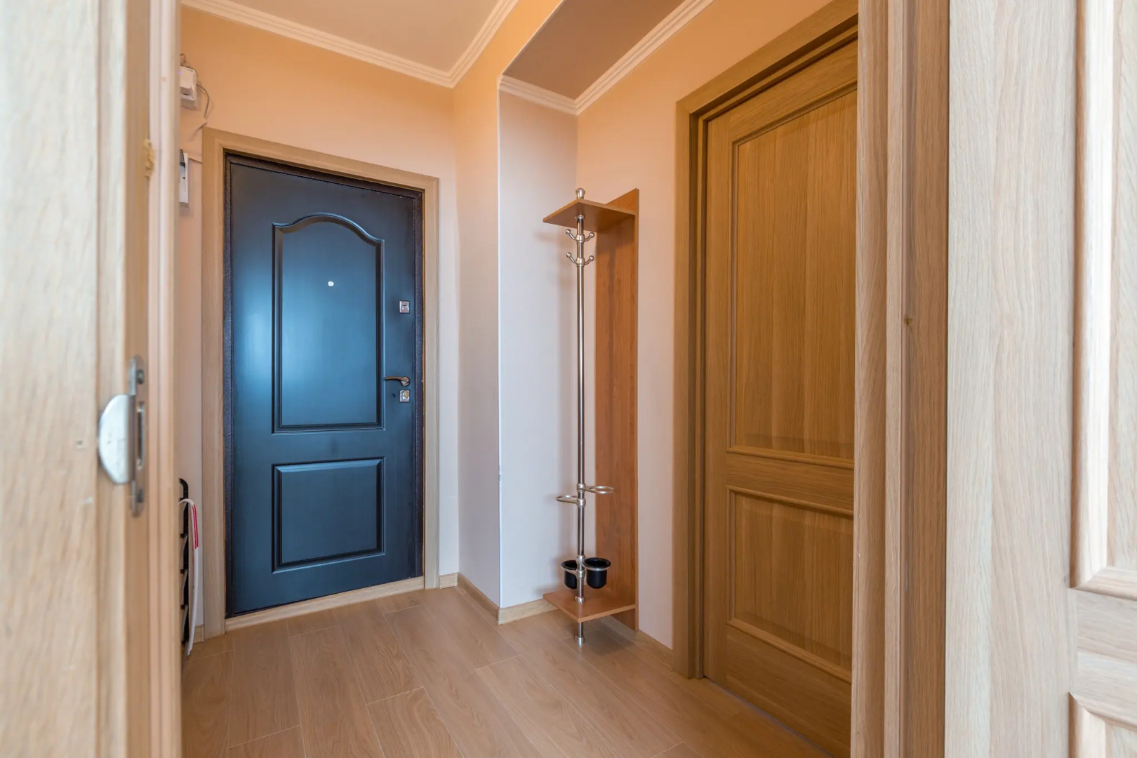 Апартаменты Гости Любят у метро Римская Бежевая