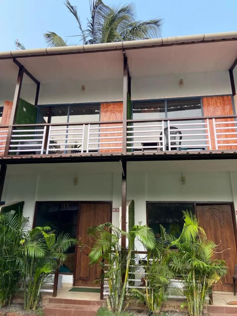 Hotel YogiTree beach Resort & Cafe