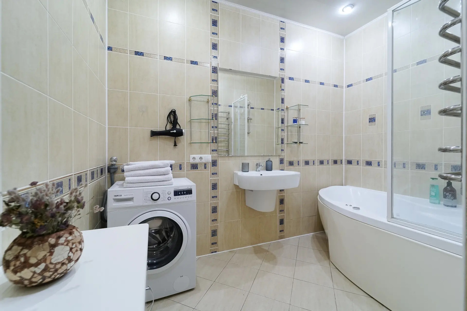 Квартира Просторная 3-комнатная в Центре Возле Метро