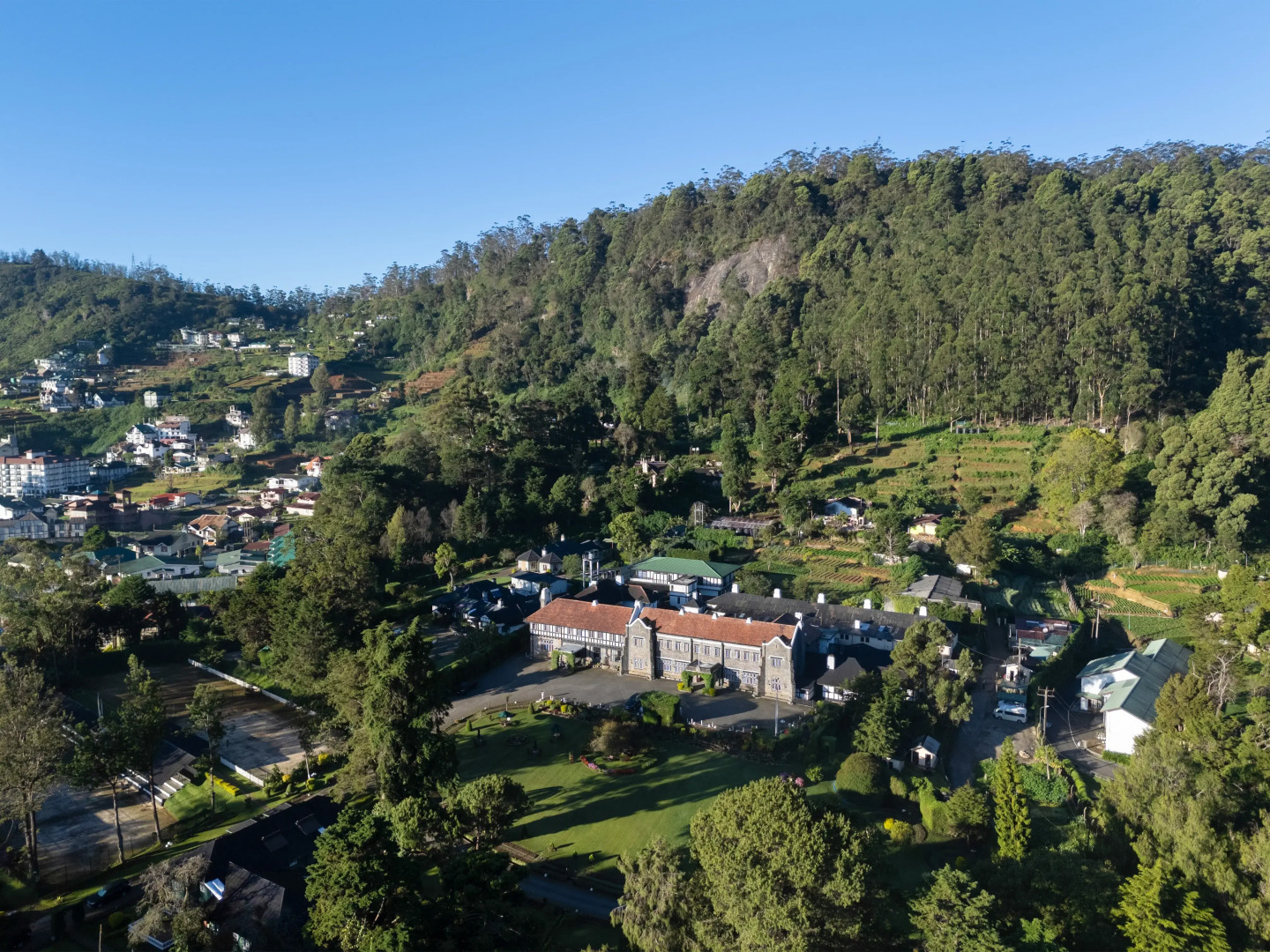 Отель The Hill Club