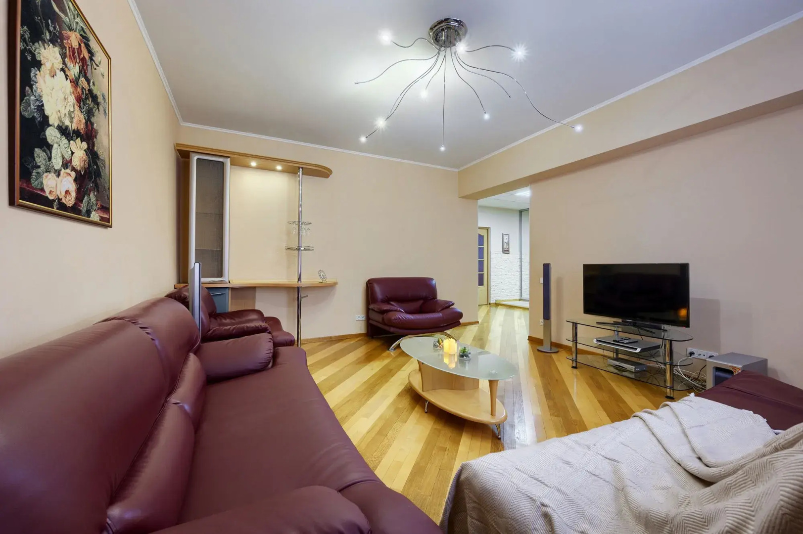 Трёхкомнатные апартаменты на Маршала Чуйкова