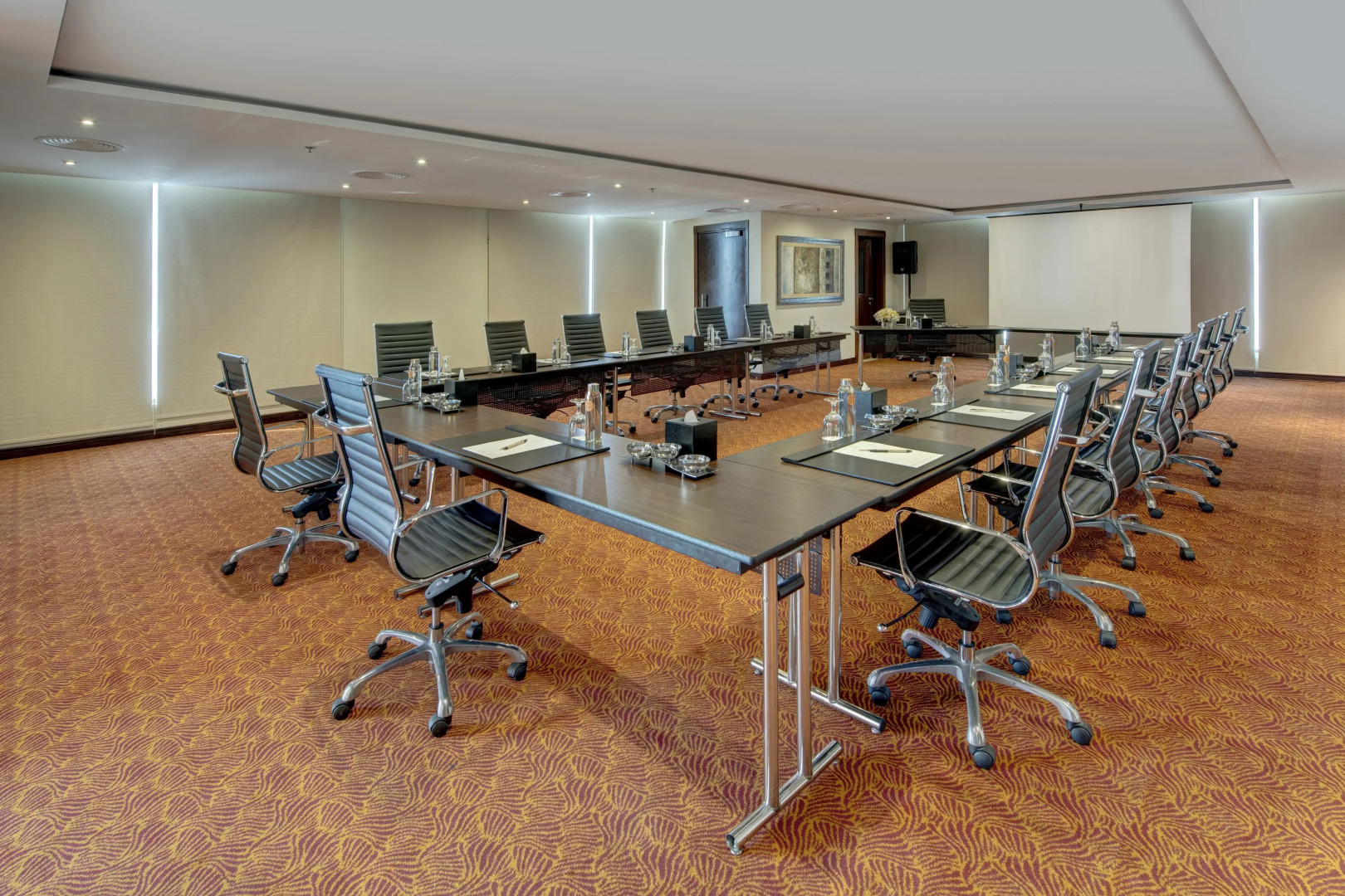 Отель Two Seasons Hotel & Apartments