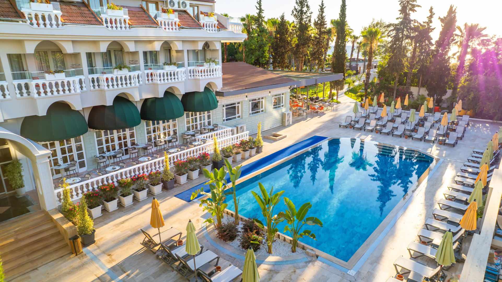 Rose Garden Premium Hotel