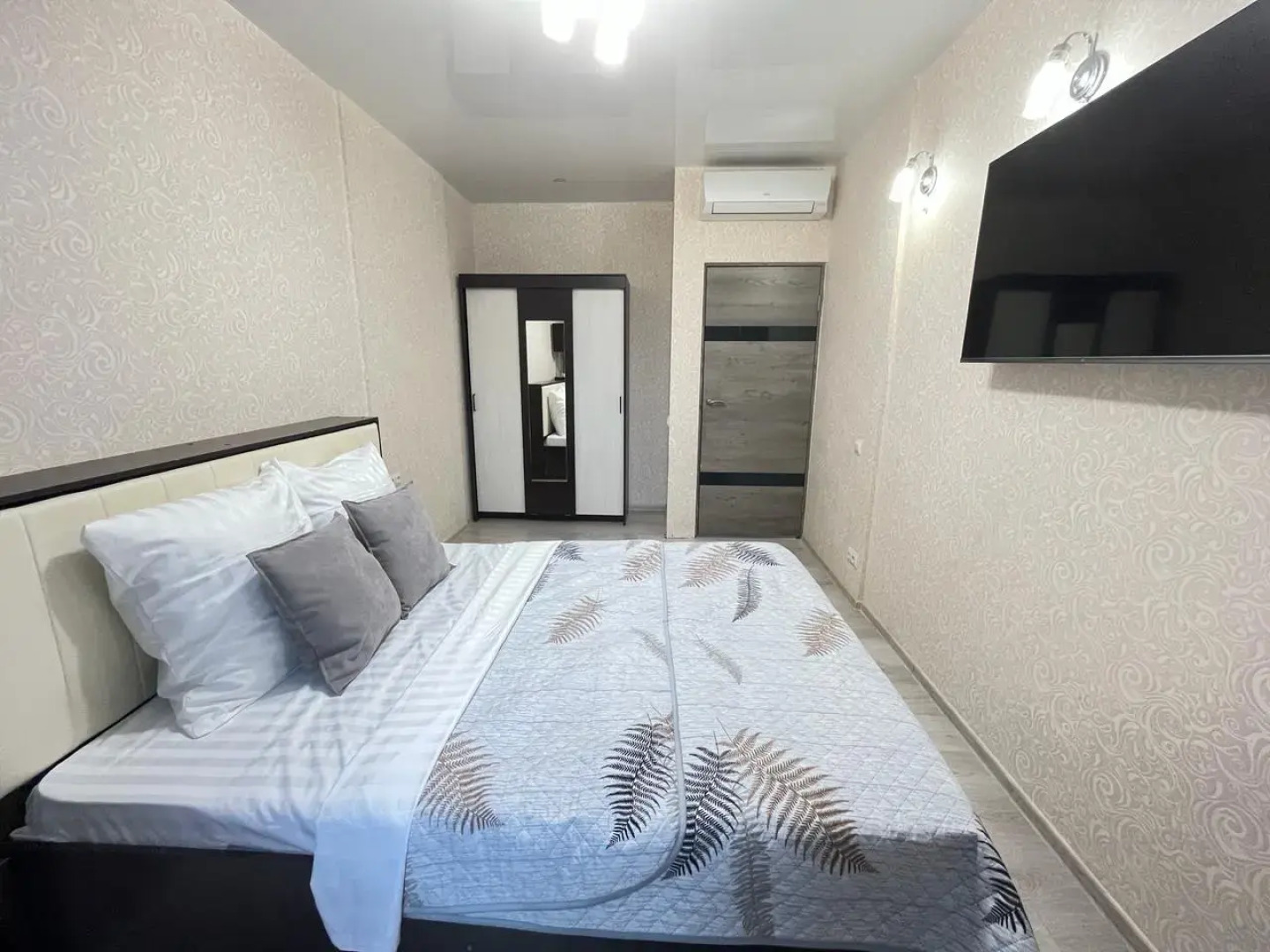 Апартаменты Уютные 3-комнатные на Июльских Днях 1к1