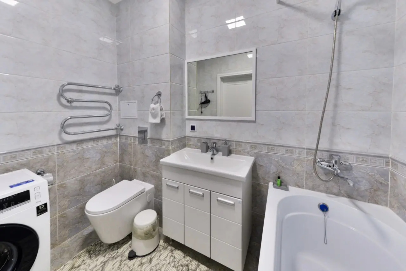 Апартаменты в центре Астаны с видом из окна