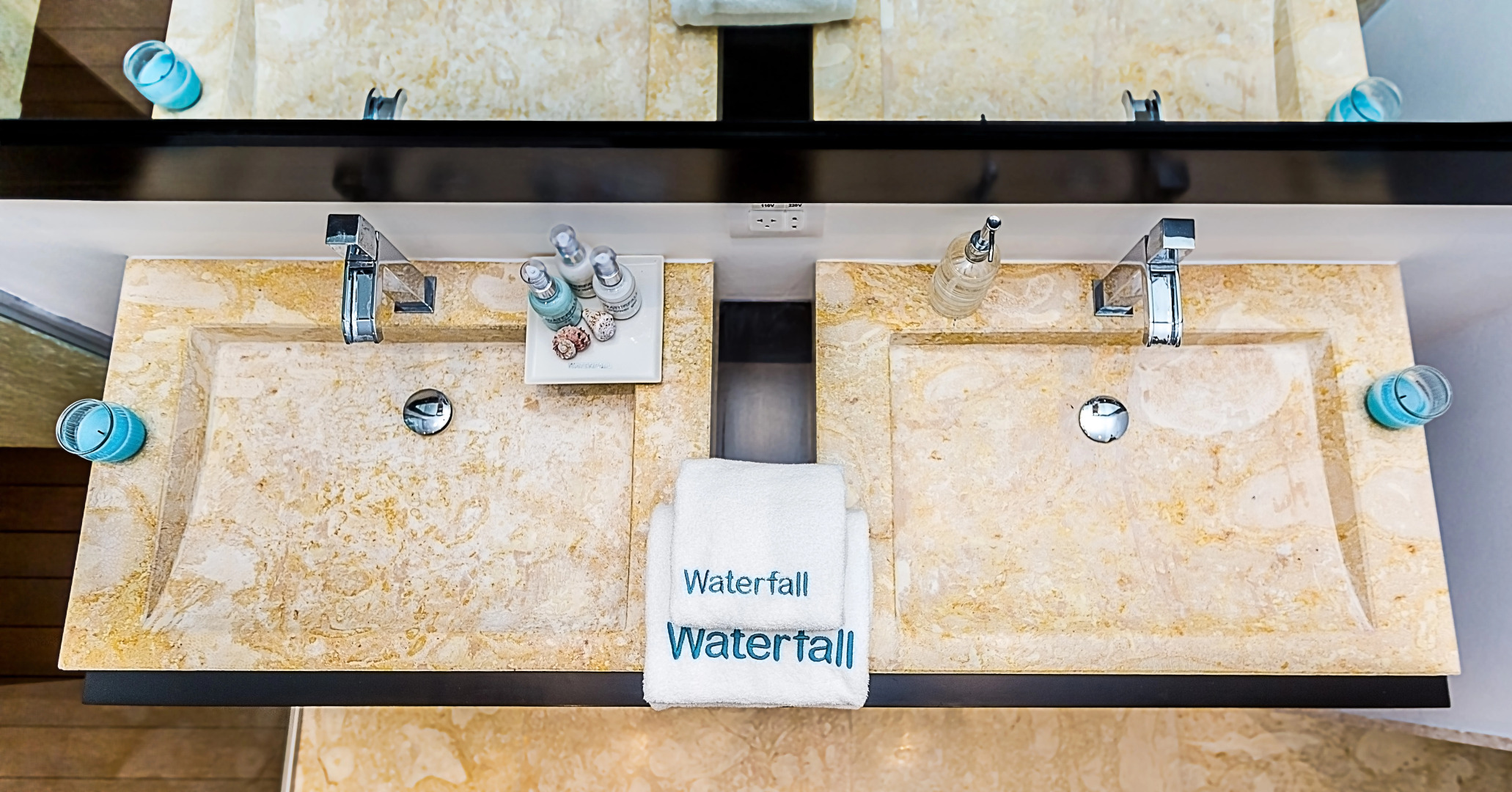 Вилла Waterfall