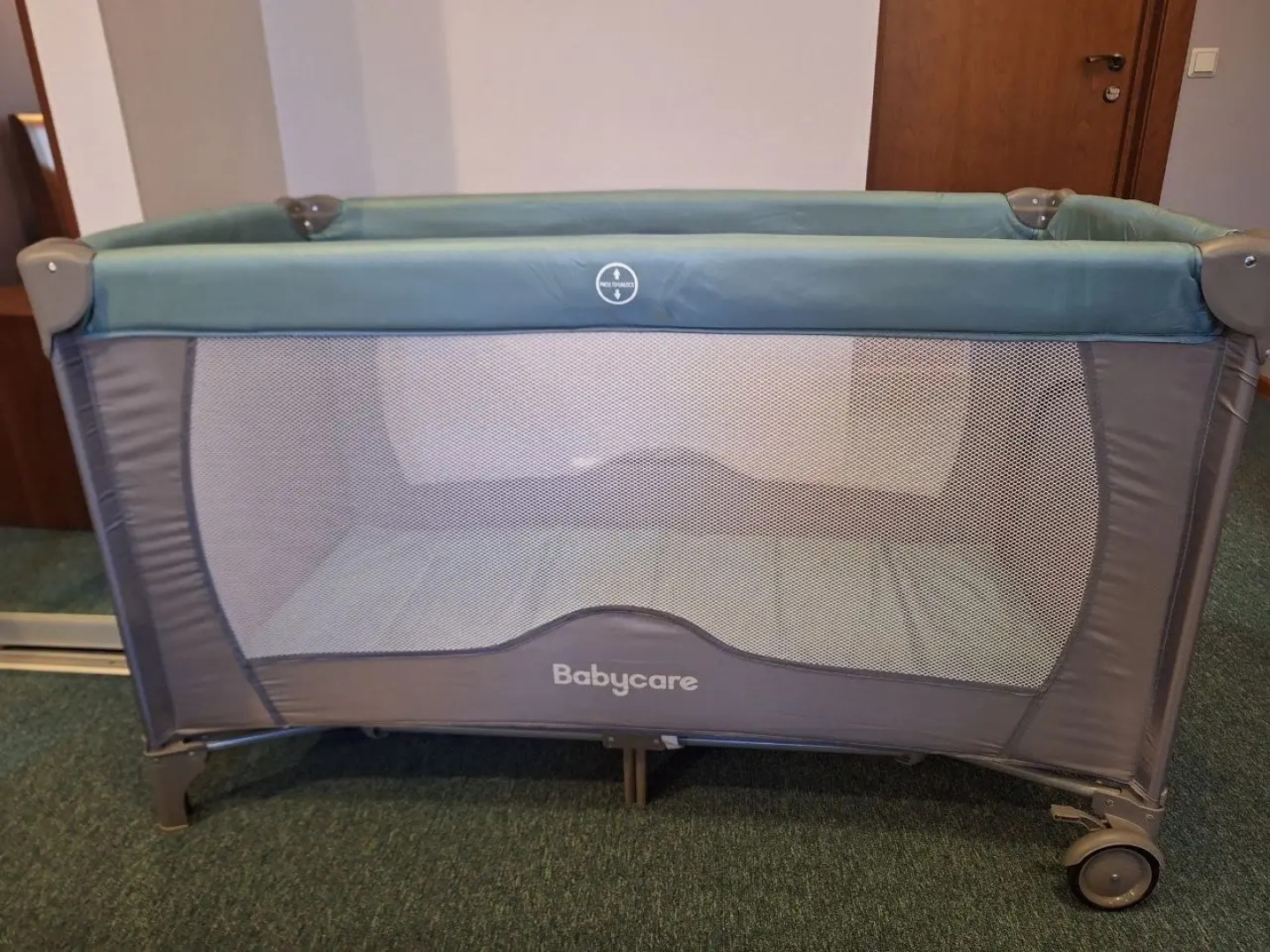 Соло на набережной реки Мойки 82