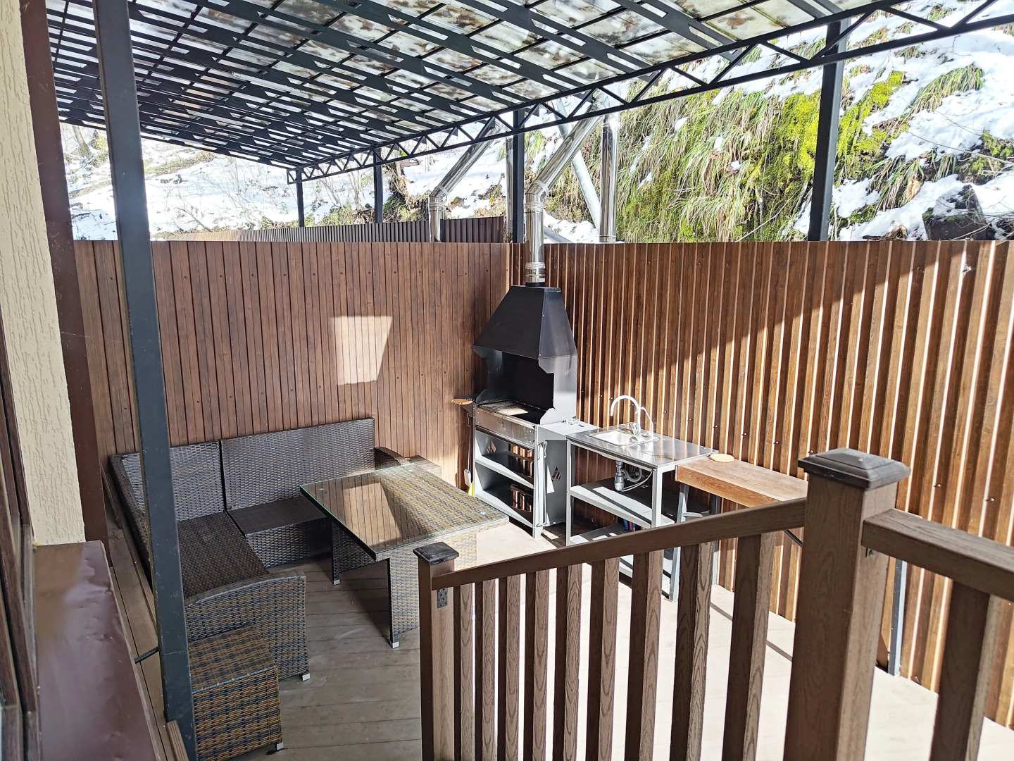 Апартаменты с террасой и мангалом. Отдельная спальня. Жить в Горах.