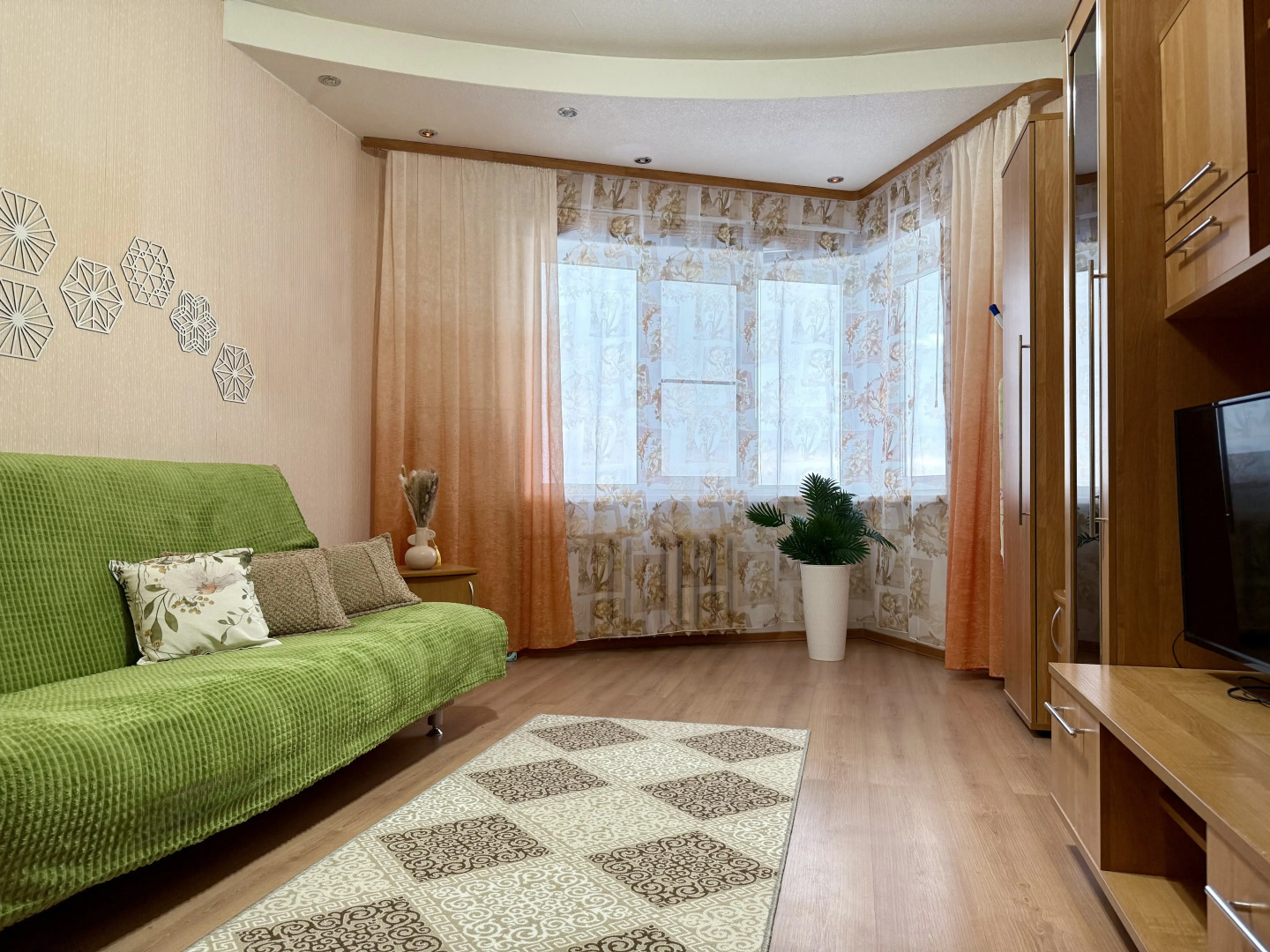 Квартира Двухкомнатная Your Home