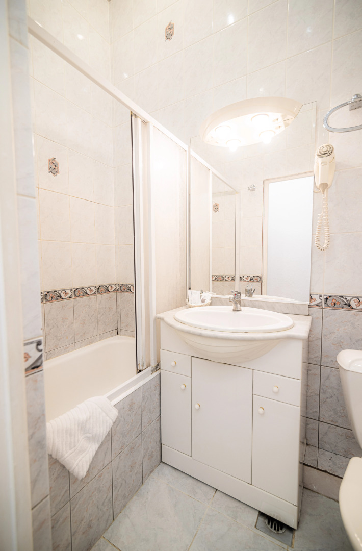 Отель Ист-Вест