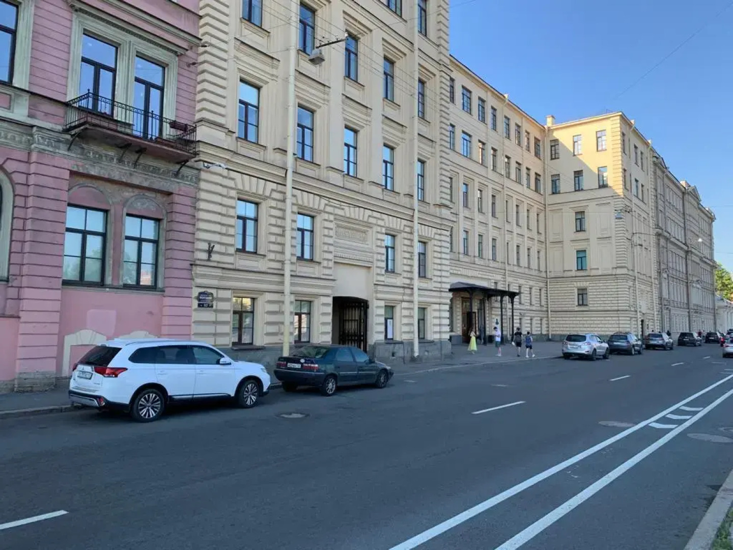 Квартира в сердце Санкт-Петербурга с парковкой для вашей семьи