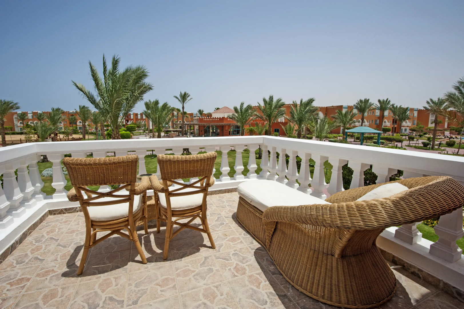 SUNRISE Garden Beach Resort