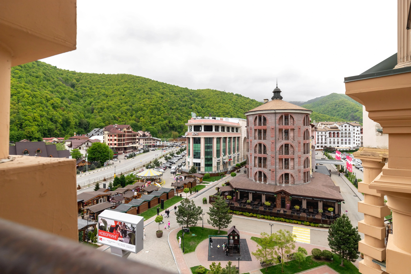 Апартаменты Море Апартаментов на набережной Времена Года