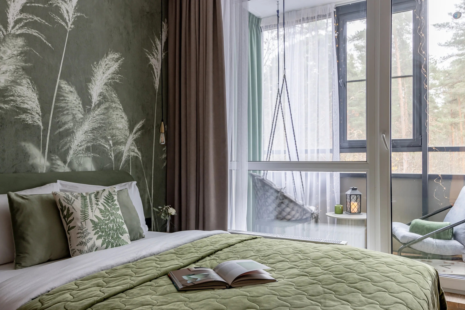 Квартира Ютно Колосья с качелью на балконе и видом на сосны в Зеленогорске