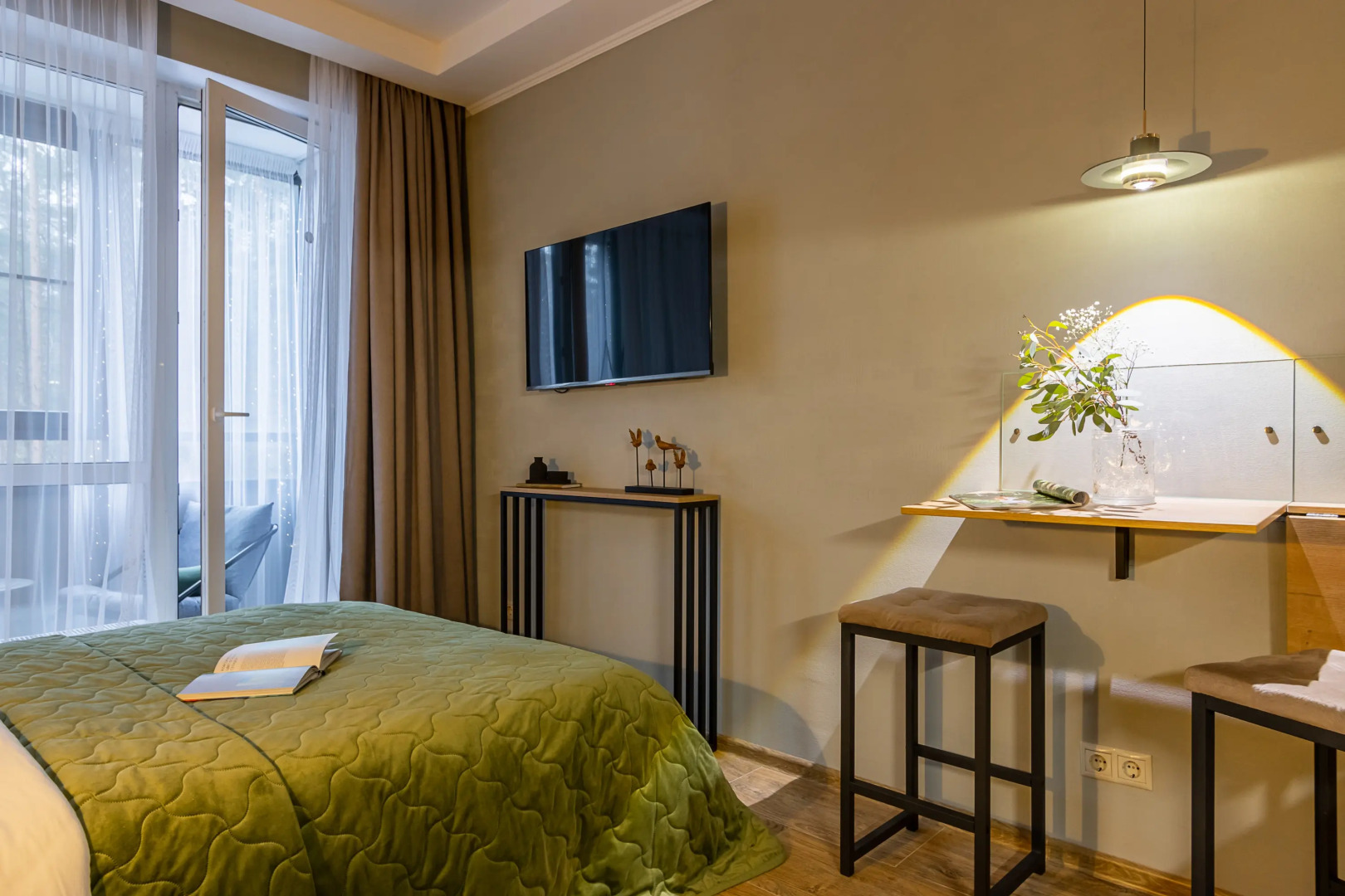 Квартира Ютно Колосья с качелью на балконе и видом на сосны в Зеленогорске