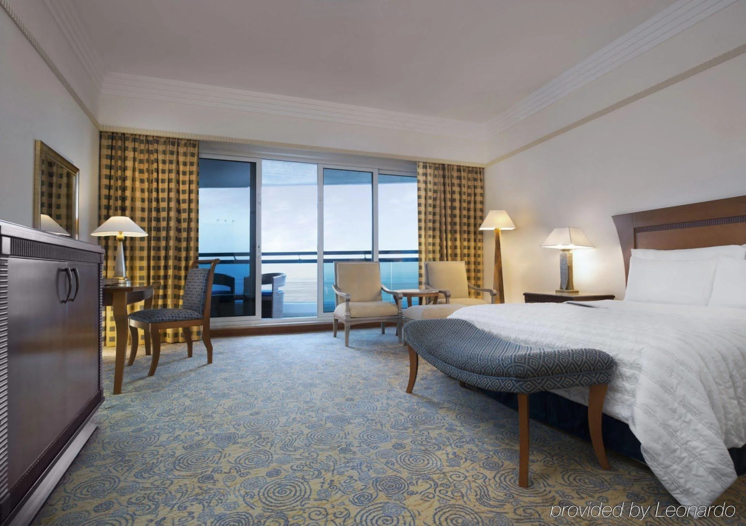 Курортный отель Le Meridien Al Aqah Beach Resort