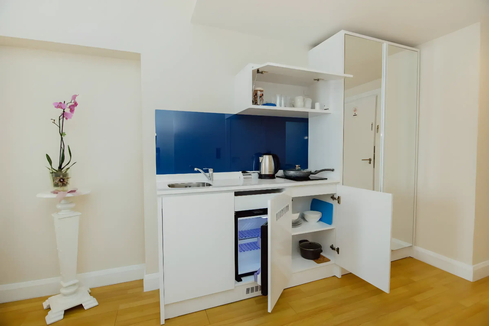 Отель Orbi City GE