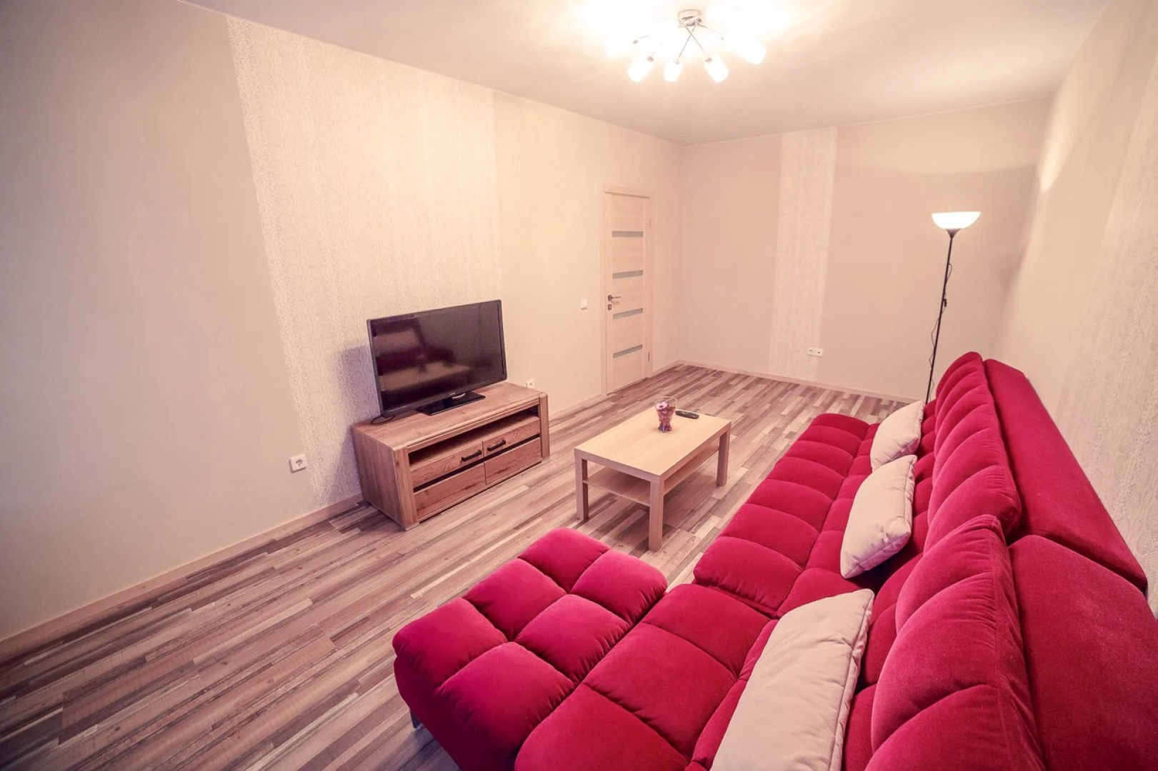 Апартаменты Октябрьской Революции 19