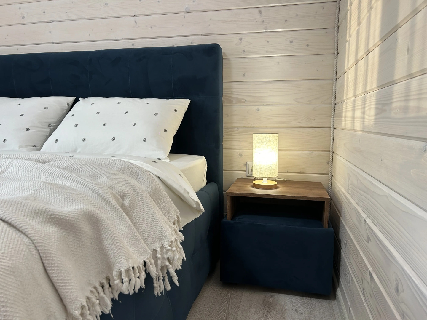 Частный дом на берегу реки