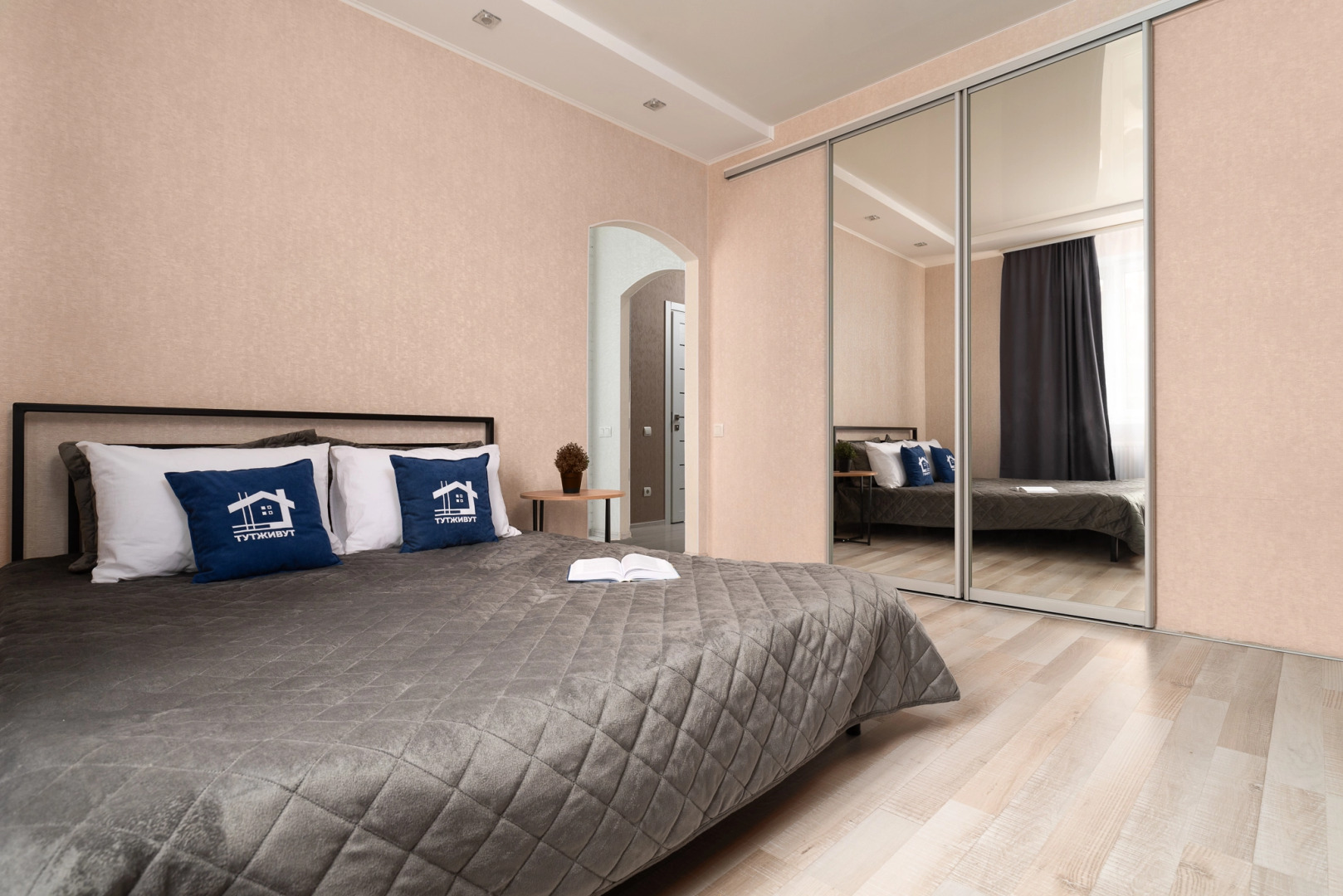 Апартаменты Тут Живут  Парк и Стадион