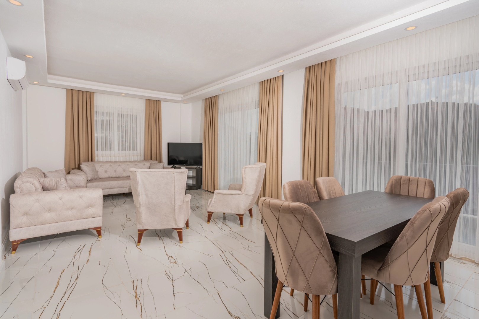 Апартаменты Tayla Suit