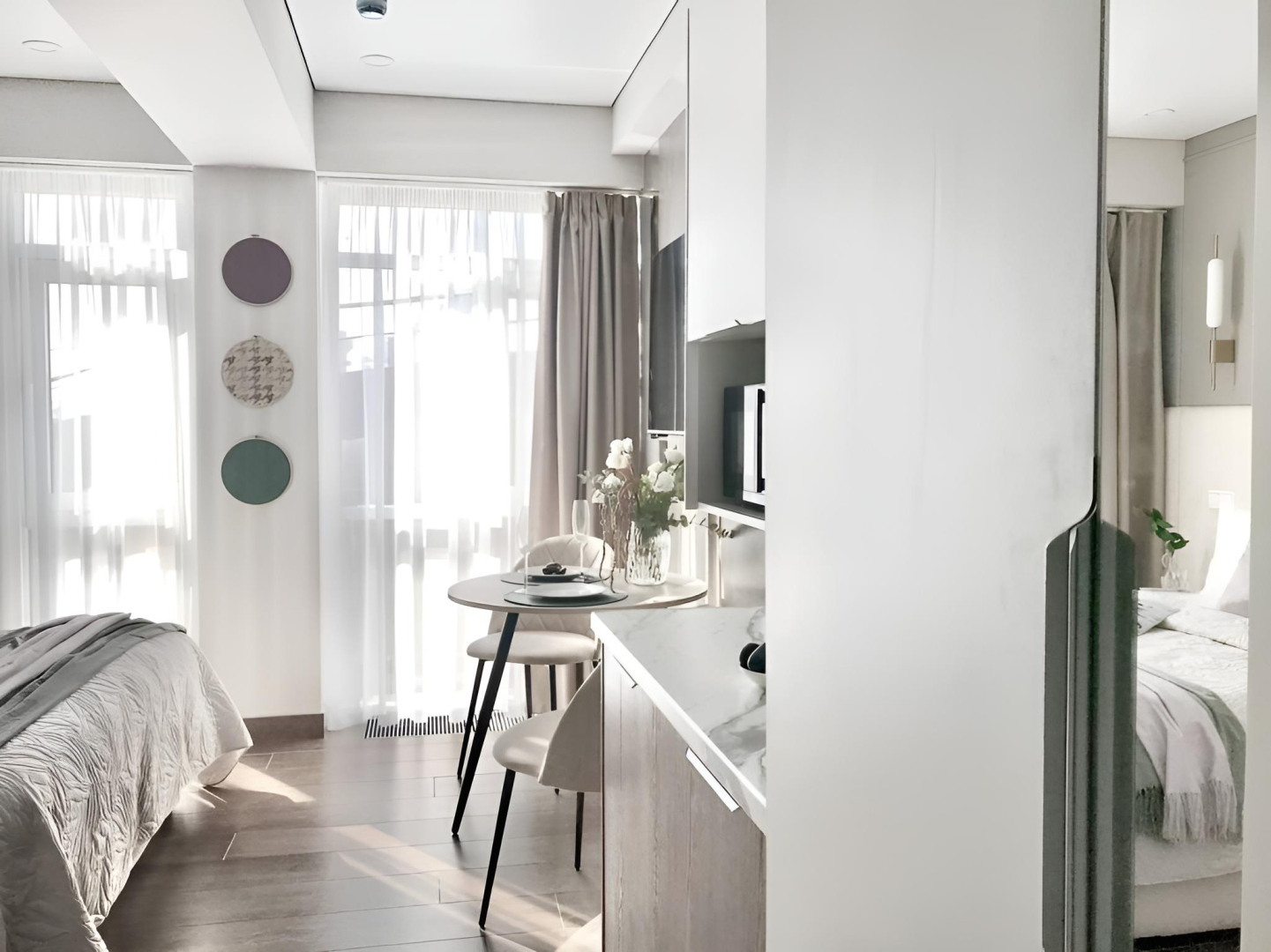 Апартаменты АК Миррор на Учительской