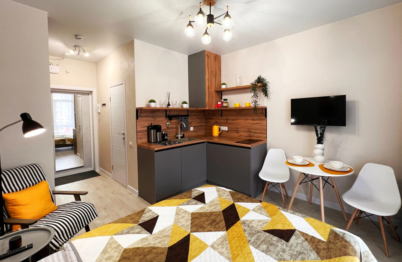 Апартаменты Студия с видом на горы и бассейн