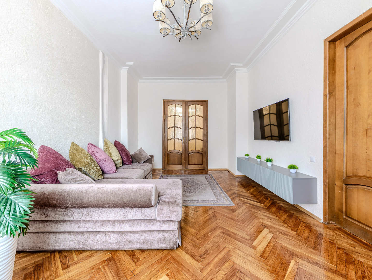 Квартира Трехкомнатная на Проспекте Независимости 23