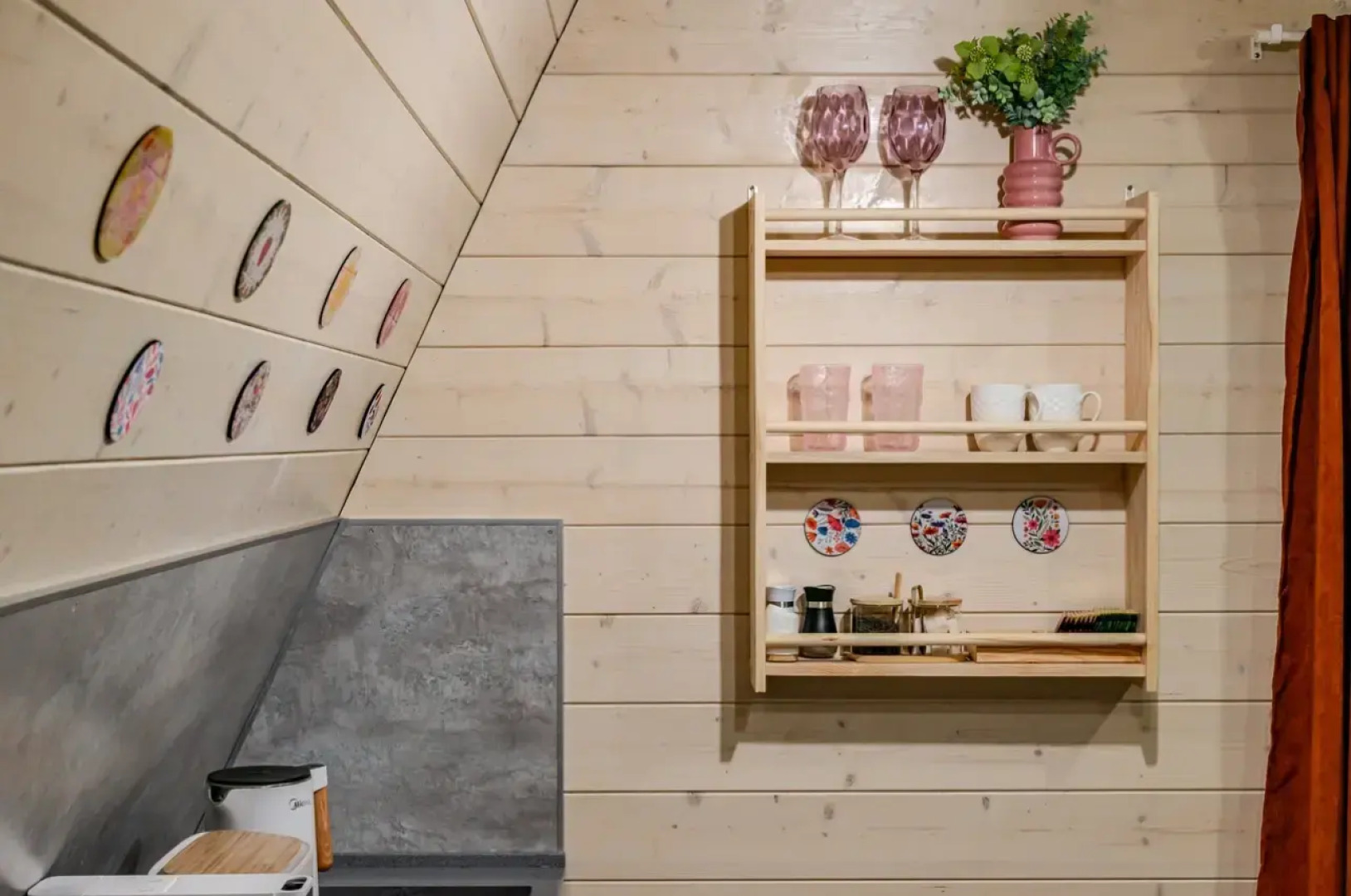 Частный дом Увеличенный А-фрейм Сад с баней и чаном