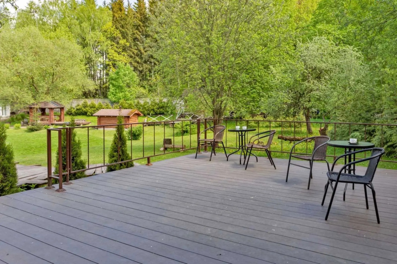 Частный дом "Двухуровневый коттедж с открытой террасой"