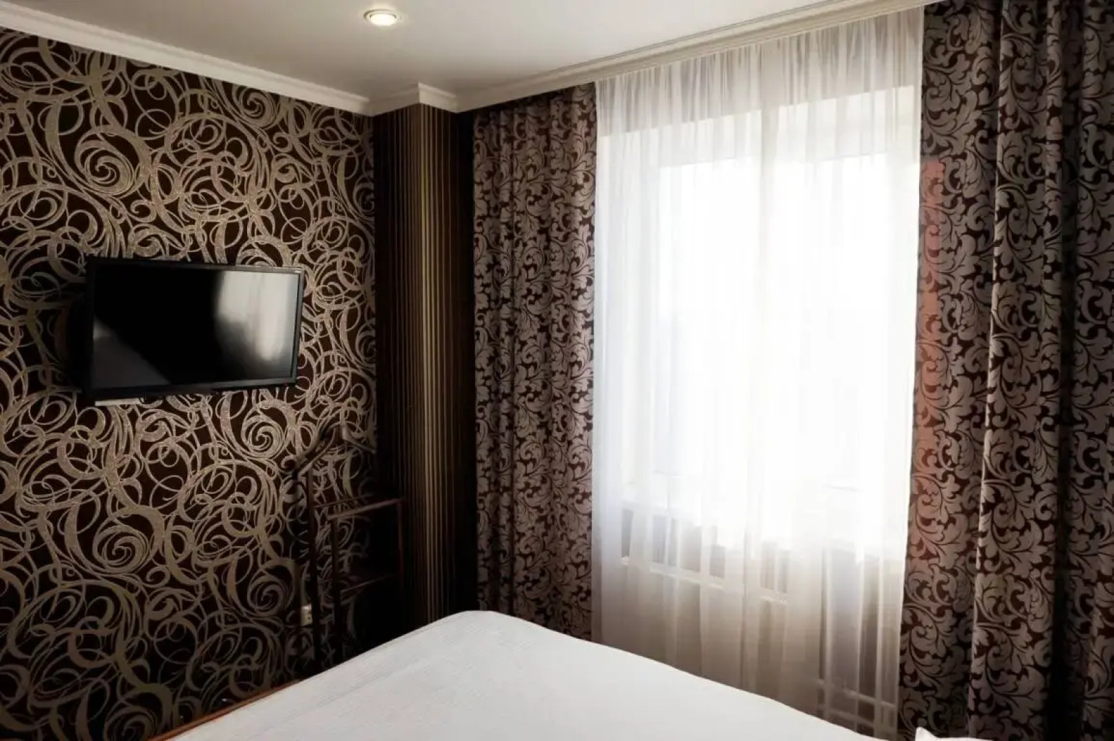 Апартаменты Золотой Шар на 70 лет Октября 4