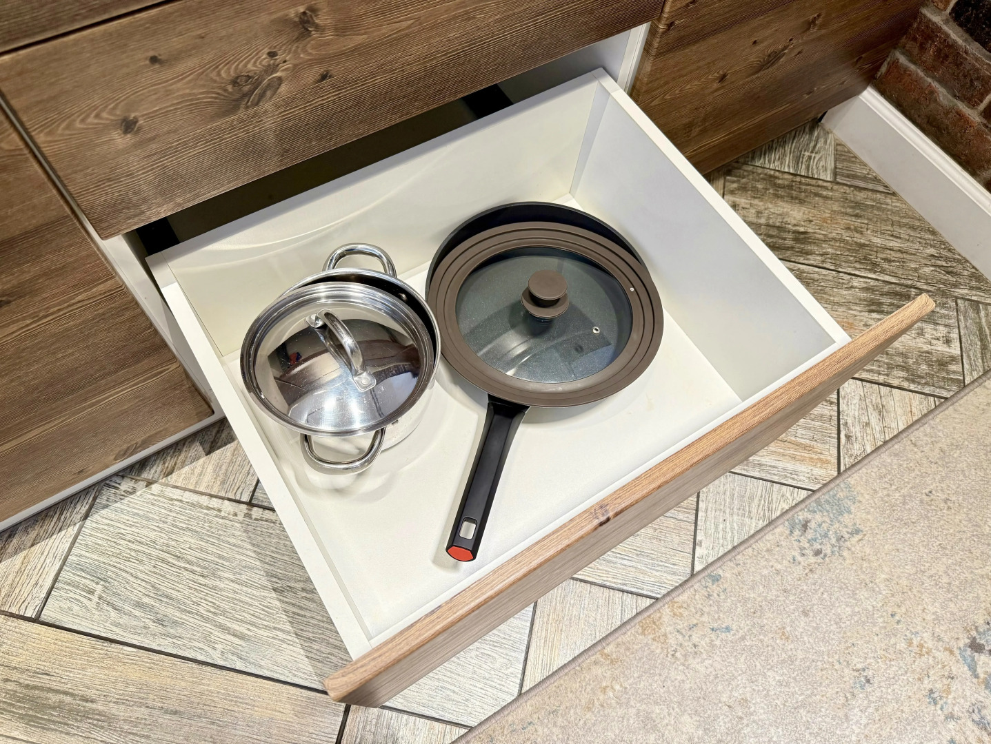 Апартаменты с проектором на Петрозаводской 85/75