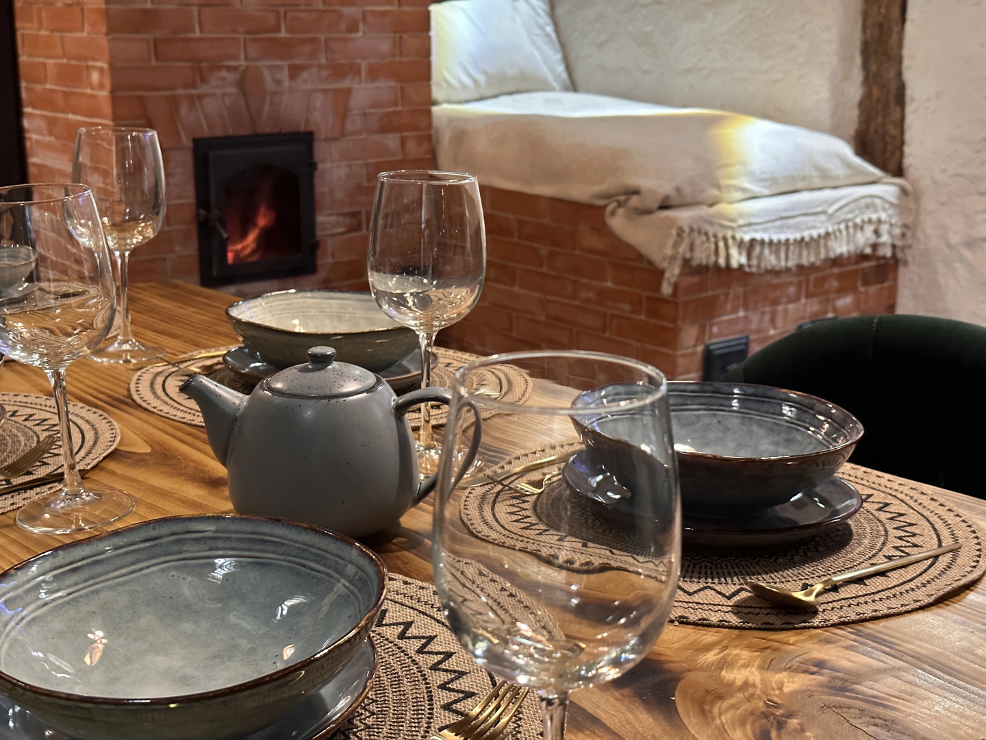 Частный дом гнѣздо с камином и двумя спальнями