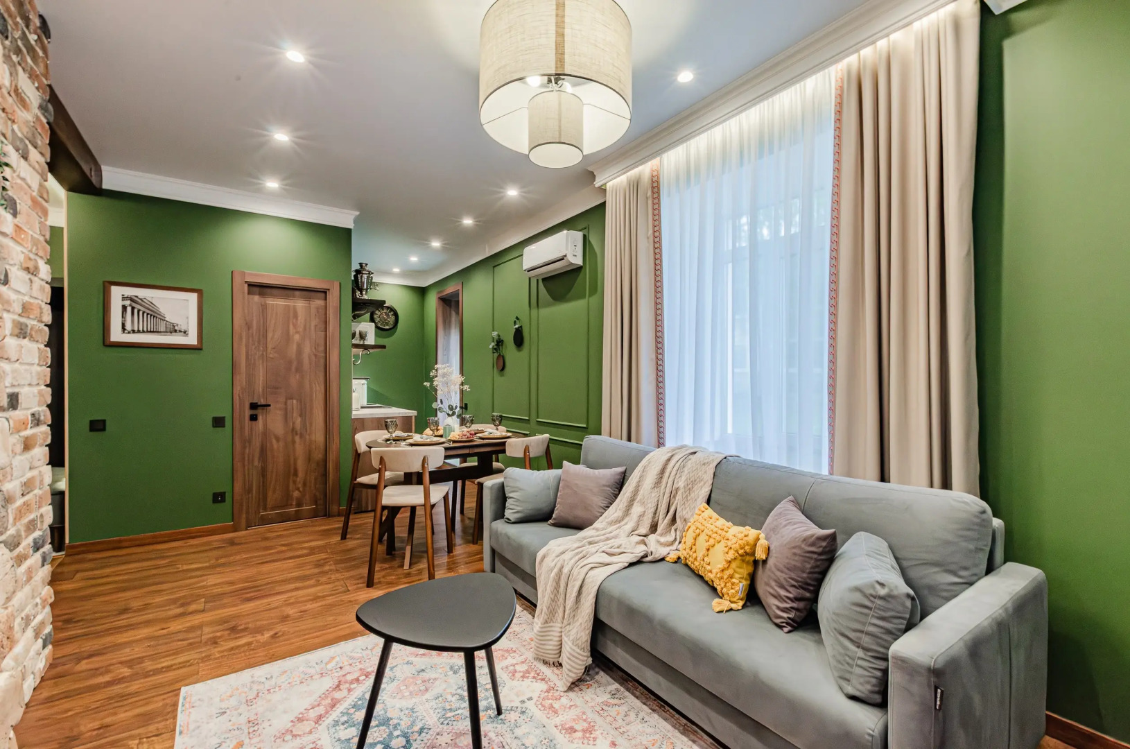 Квартира Атмосферная в центре города с двумя спальнями