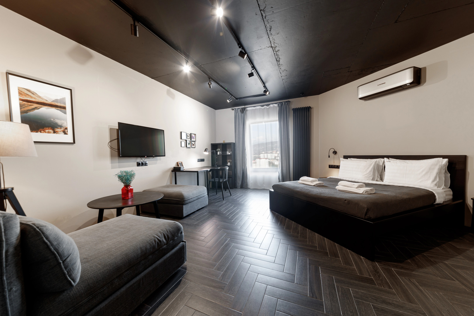 Апартаменты Red Apartments Виктория Осень