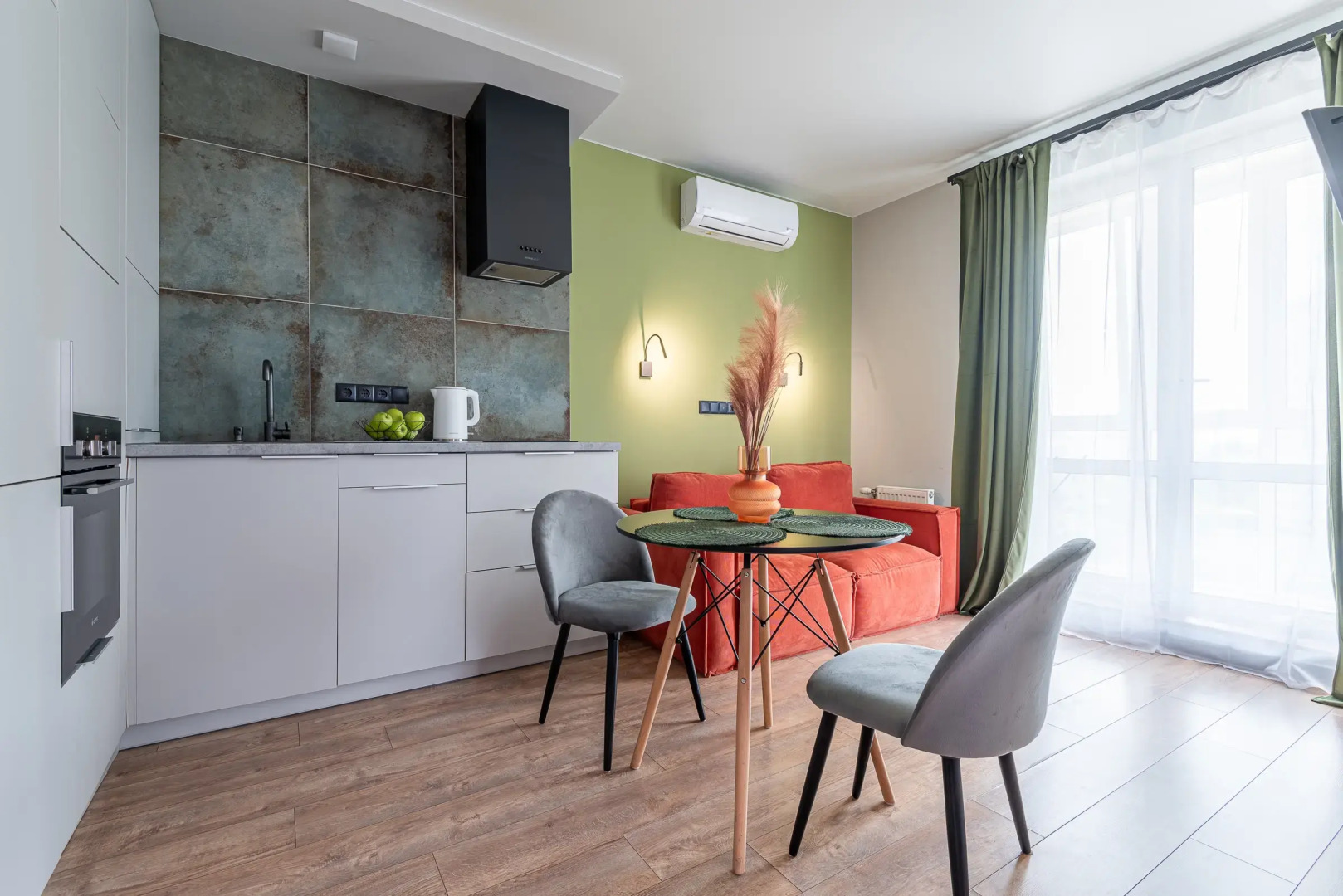 Квартира студия на сутки Центр Метро рядом Самозаселение Кондиционер Wi-Fi