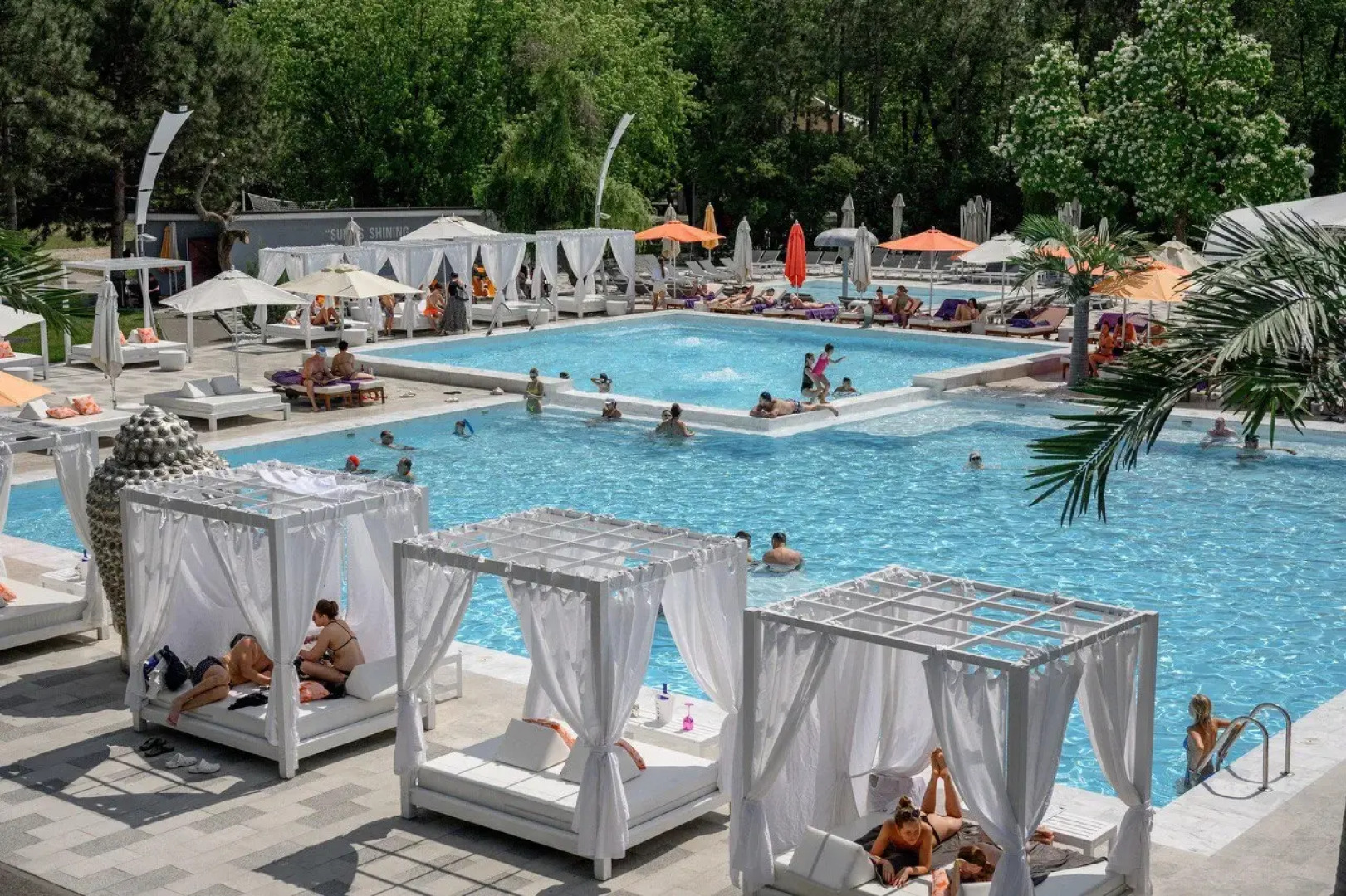 Отель BOUTIQUE HOTEL EMBARGO