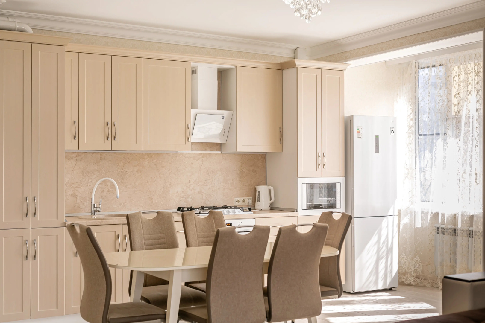 Апартаменты Лира от Ирины Савельевой + С красивым видом на Боргустанский хребет + У входа в верхний Курортный парк + Релакс 150%!