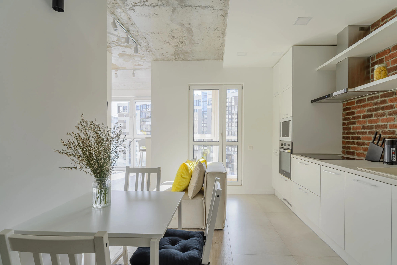 Апартаменты 1-комнатные HomeApart П. Мстиславца, 8