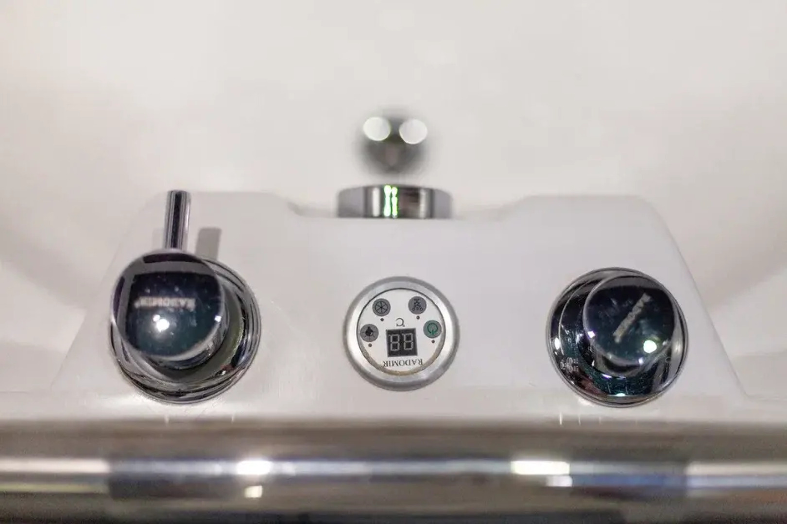 Квартира с джакузи шикарным видом на Волгу в центре Самары