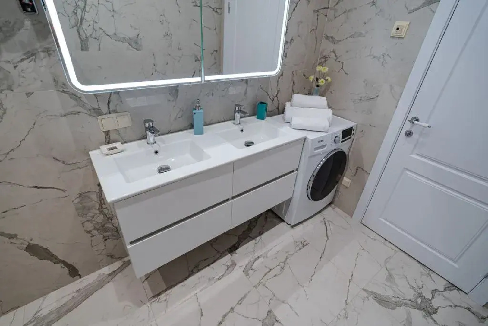 Квартира с балконом на Невский проспект -1