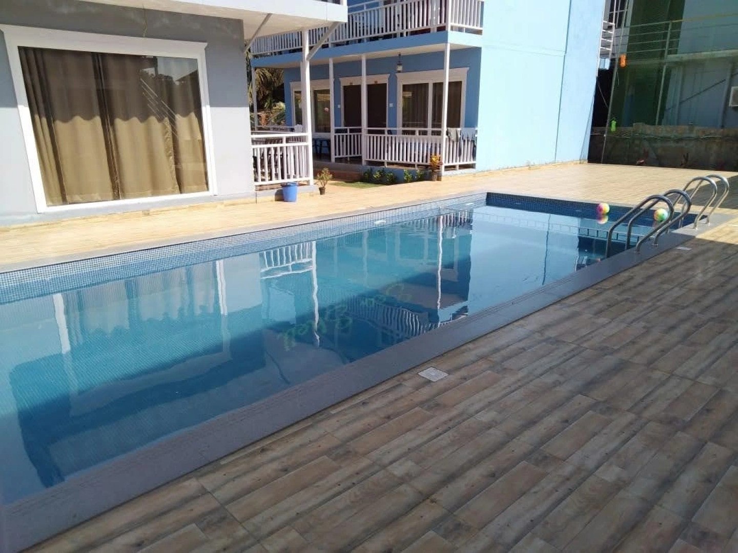 Отель Sea Shell Beach Cottages & Suite