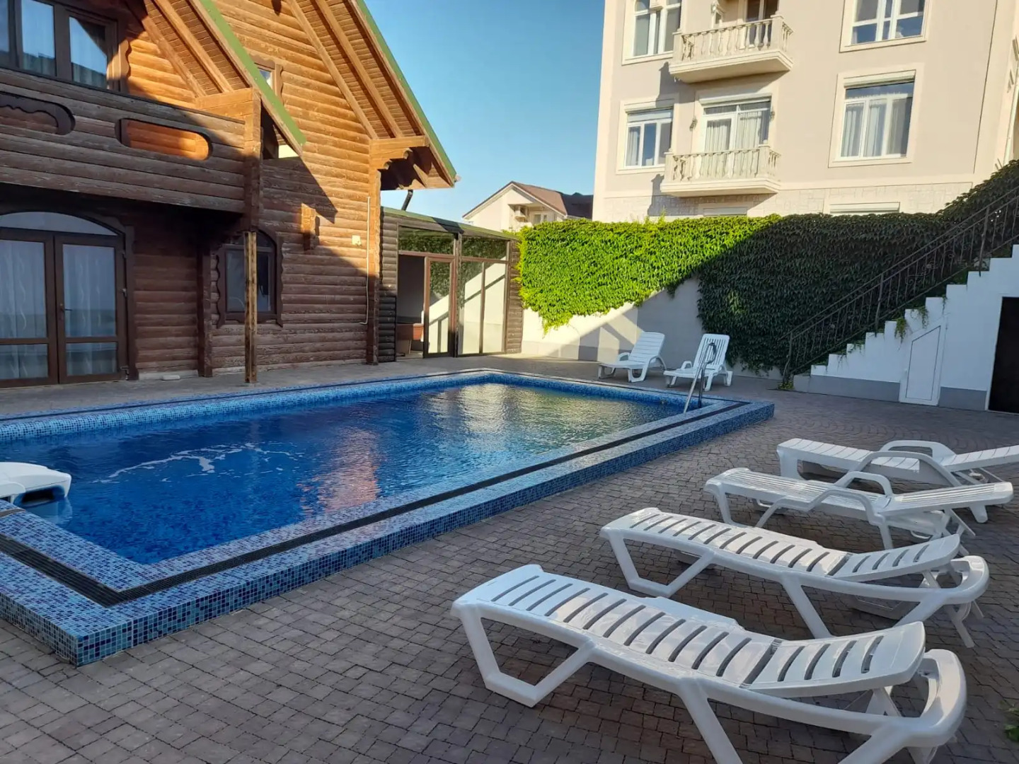 Частный Дом на Берегу Моря с Бассейном