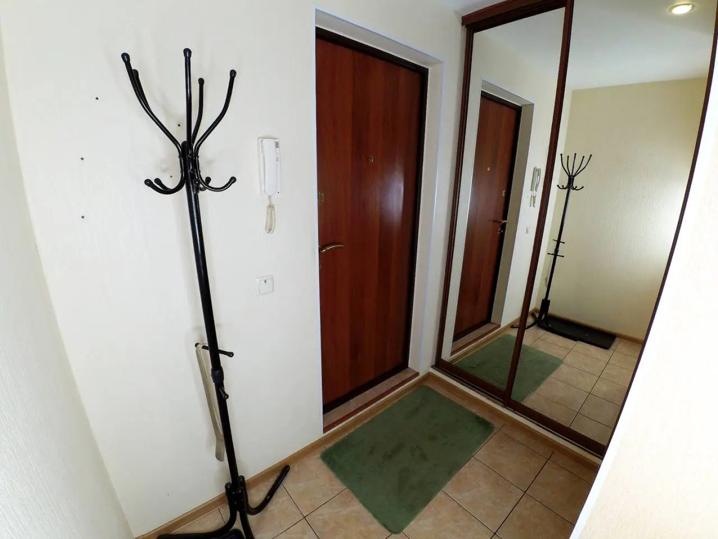 Квартира у озера