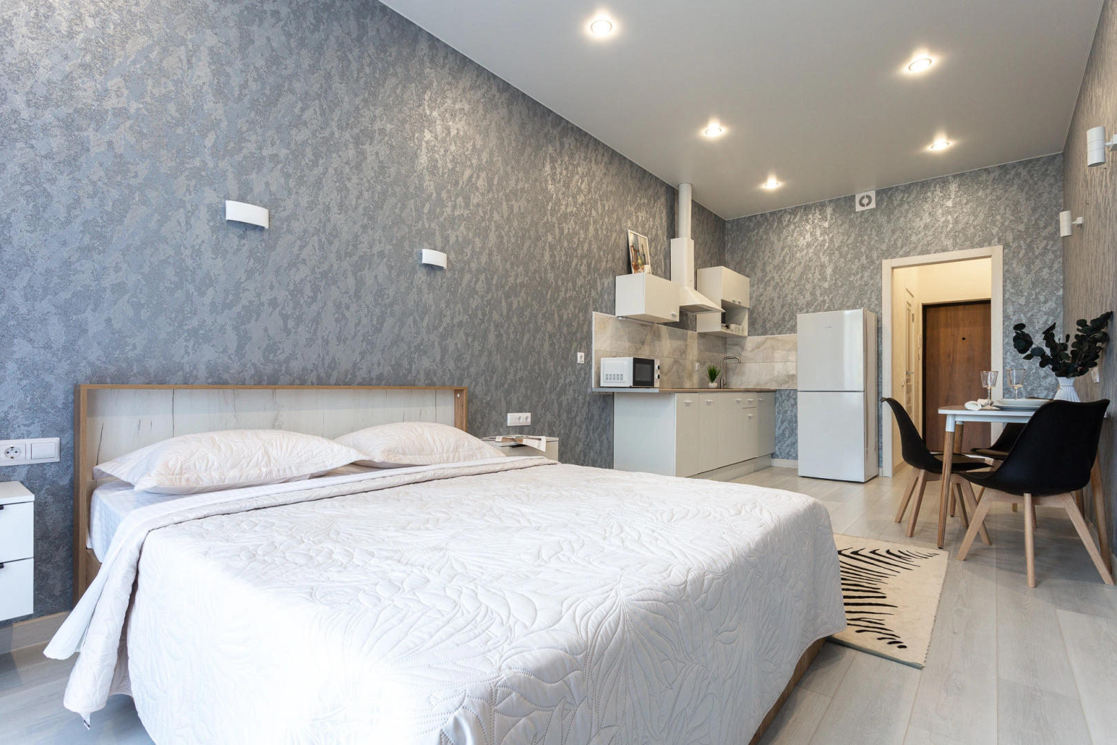 Студия с балконом и видом на горы. Аллея 392