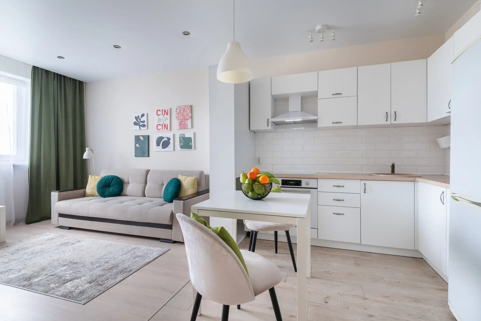 Квартира на сутки Центр Метро в 3 минутах Wi-Fi Кухня объединена с жилой зоной Отдельная спальня Балкон